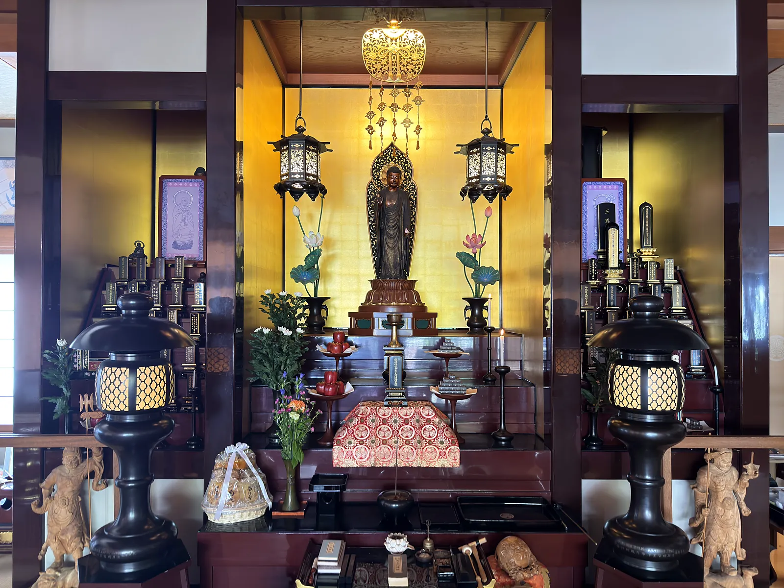 長壽院 本堂内陣のご本尊